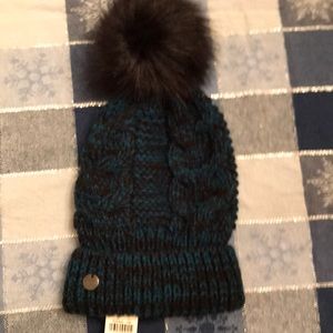 Express cable knit hat OS